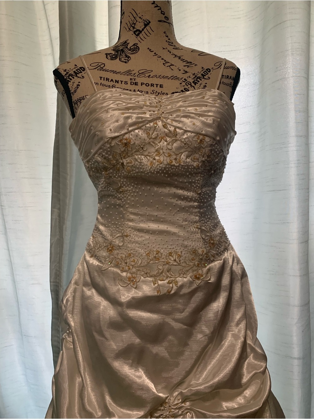 Stunning Strapless Beaded Wedding dress!!! Never Worn!!